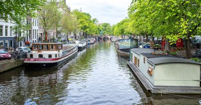houseboat